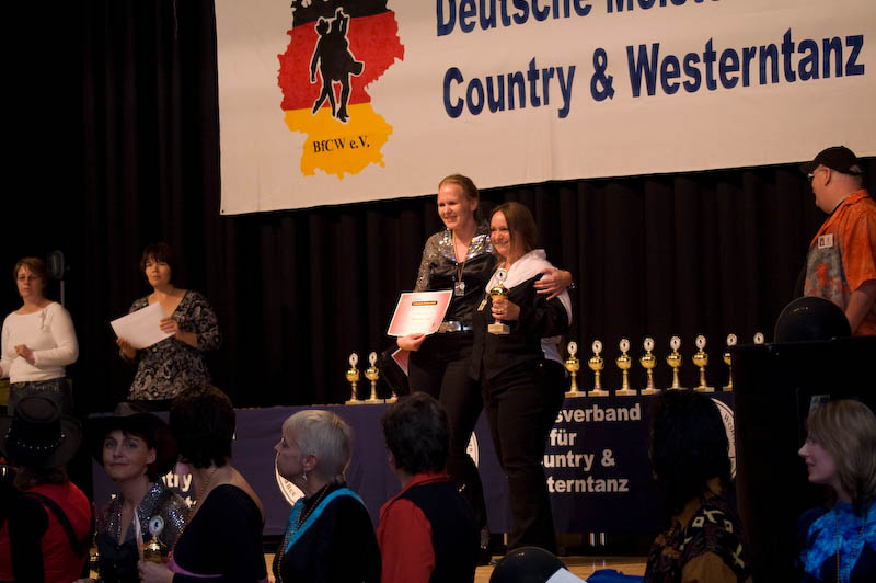 Deutscher Vizemeister Newcomer Crystal - Silke Lieb (links)